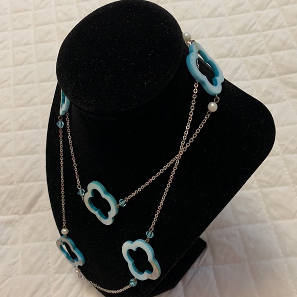 Costume jewelry long necklace turquoise glass 4 leaf clover silver tone chain. - Picture 8 of 8